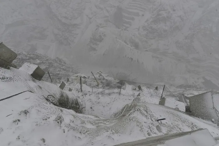Yusufeli Barajı kar yağışına rağmen devam ediyor!