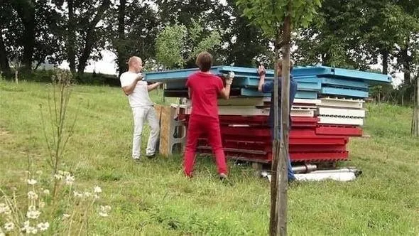 Sadece 3 saatte ev inşa ediyor!