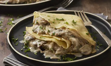 Kahvaltı sofralarının yeni favorisi! Mantarlı tavuklu krep tarifi...