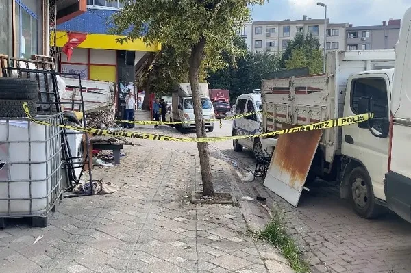 yer-zeytinburnu-ev-temizligi-sonu-oldu-5inci-kattaki-evinin-balkonundan-beton-zemine-dustu-1789903720239.jpg