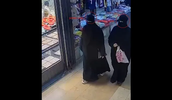 bursada-akilalmaz-hirsizlik-taninmamak-icin-kilik-degistirdiler-yankesiciler-kacarken-kameraya-yakalandi-1779353825692.jpg