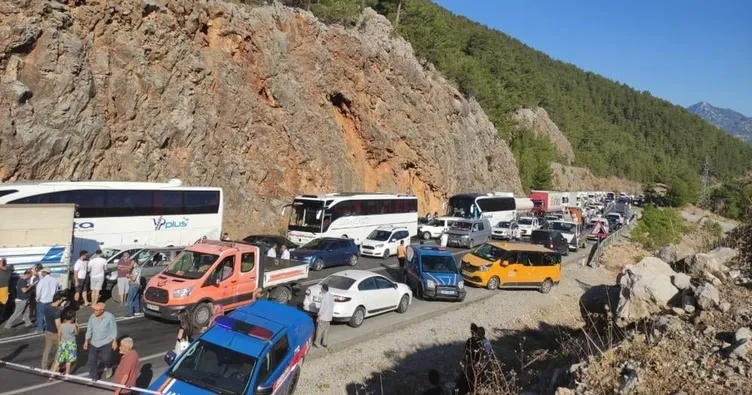 Polis memuru ve oğlu kaza kurbanı oldu