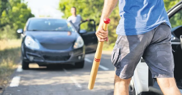 Aracından inip saldıran yandı