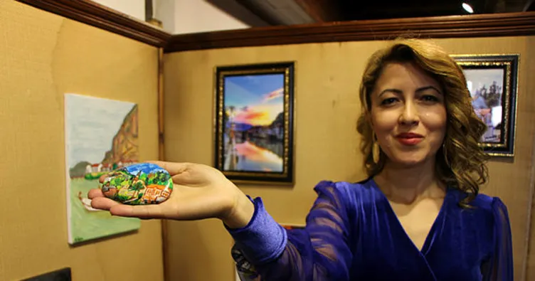 Taşlara çizdiği resimlerle sergi açtı