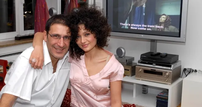 Cem Özer bir kez daha nikah masasına oturdu!