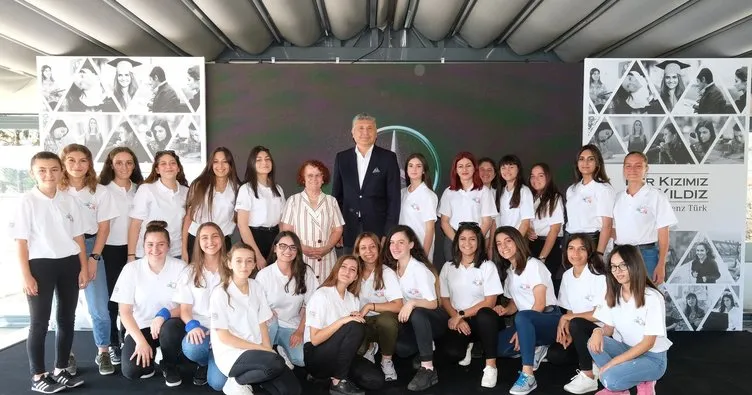 Mercedes-Benz Türk 15 Yılda 5 Bin Kız Öğrenciye Destek Oldu