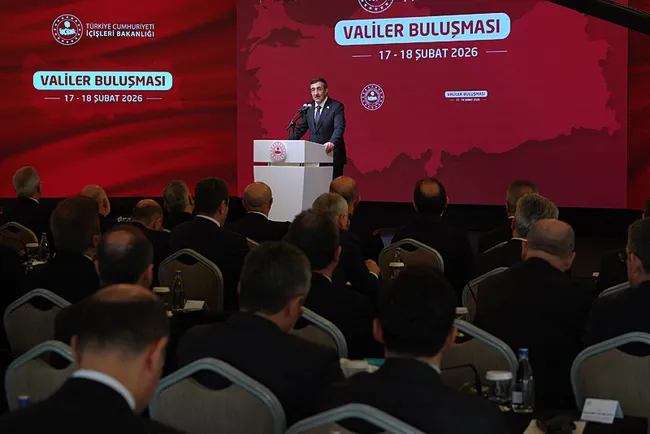 cumhurbaskani-yardimcisi-yilmaz-valiler-bulusmasi-programinda-konustu-1771356347169.jpg Cumhurbaşkanı Yardımcısı Yılmaz'dan siyasi istikrar mesajı