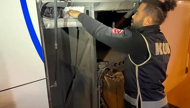 Yolcu otobüsünün motor kısmından bakın ne çıktı: 4.2 milyon lira değerinde!