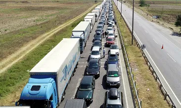 Kapıkule’de 10 kilometrelik tır kuyruğu