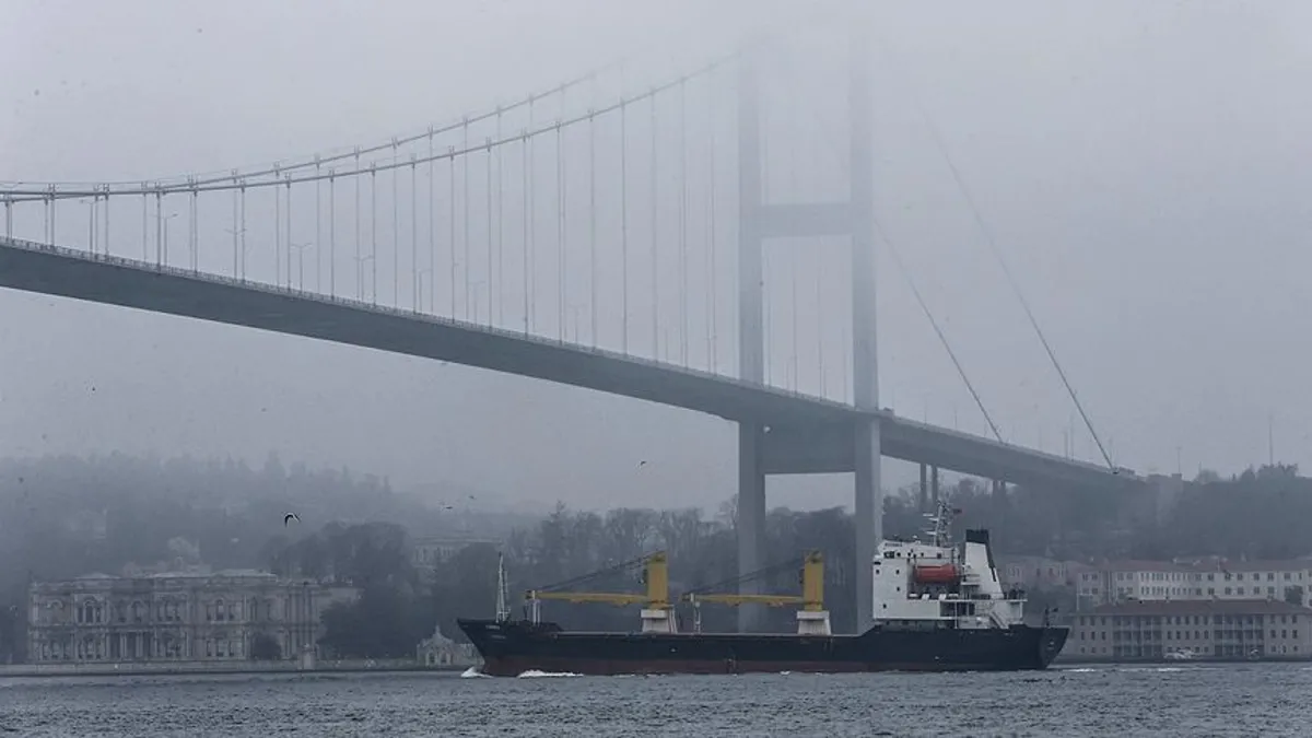 İstanbul Boğazı’nda gemi trafiği yeniden açıldı İstanbul Boğazı’nda gemi trafiği yeniden açıldı