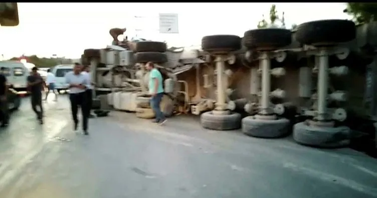 Arnavutköy’de hafriyat kamyonu kazası