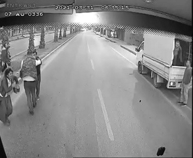 darbedilen-kadini-kurtaran-otobus-soforune-bicak-cekip-tehdit-ettiler-1617266591217.jpg
