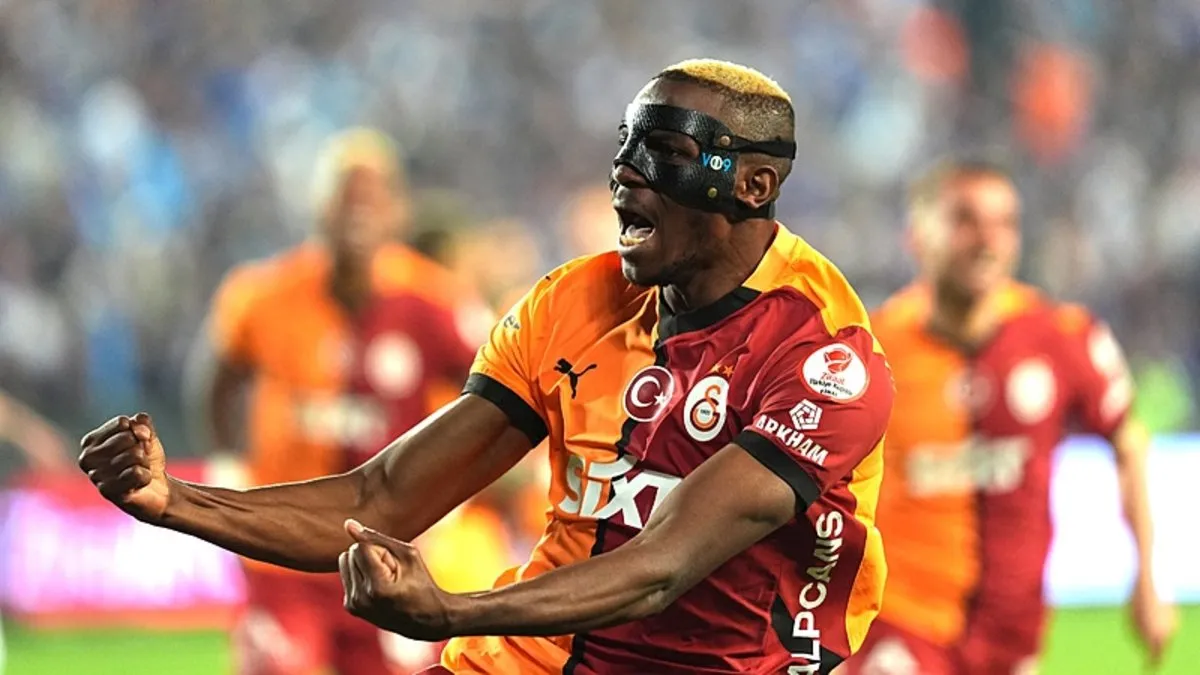 Osimhen Galatasaray tarihine geçti! Tribünler: