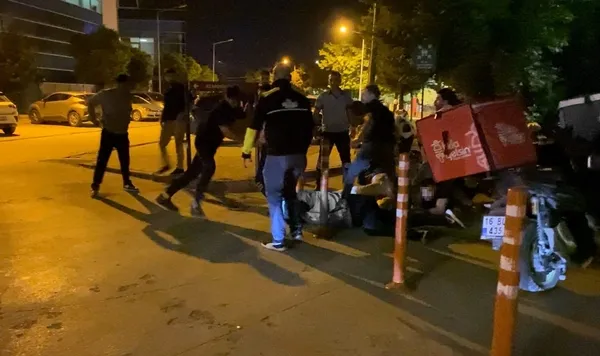 bursada-ortalik-savas-alanina-dondu-yumruklar-tekmeler-havada-ucustu-5-kisinin-yaralandigi-kavga-anbean-kamera-1782028008336.jpg