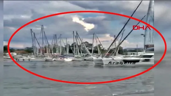 İzmir'deki 6,6'lık deprem sonrası oluşan tsunami felaketinde teknelerin sürüklendiği anlar kamerada | Video