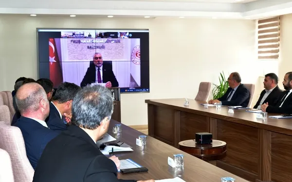 bakan-isikhan-istihdam-toplantisina-cevrimici-olarak-katilim-sagladi-1714253360265.jpg