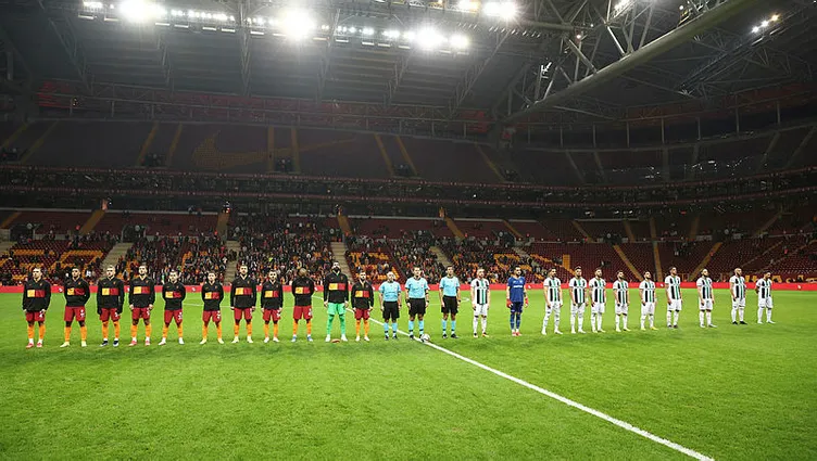 Son dakika: Galatasaray ilk yarıda şoka uğradı Denizlispor tarihe geçti! Abdülkadir Sünger maça damga vurdu…