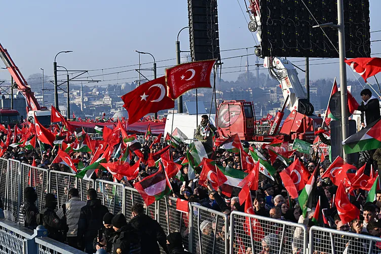 Dün Ayasofya, bugün Emevi, yarın Aksa! Dünyaya Galata’dan Gazze mesajı: Karanlık günlere bir güneş doğuyor