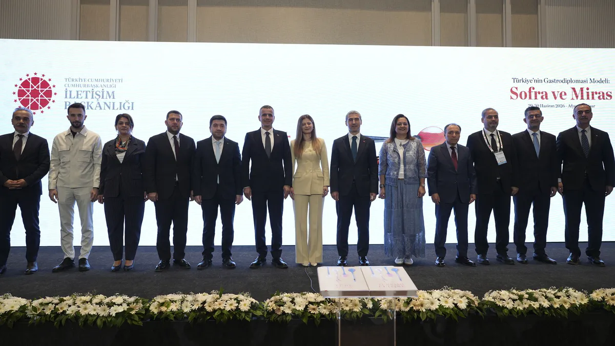 Türkiye’nin Gastrodiplomasi Vizyonu Afyonkarahisar’da Taçlandı: Asırlık Lezzetler Dünya Sahnesinde – Galeri Türkiye’nin Gastrodiplomasi Vizyonu Afyonkarahisar’da Taçlandı: Asırlık Lezzetler Dünya Sahnesinde – Galeri