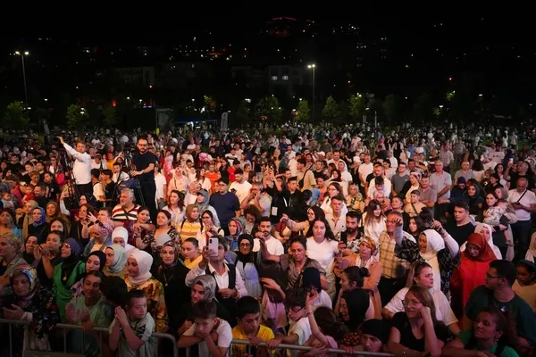 trabzonu-horon-ve-muzik-festivali-coskusu-sardi-1755240981864.jpg