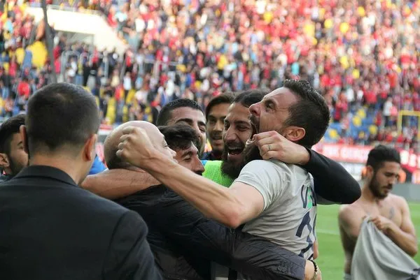 Adana Demirspor'da play-off sevinci ağlattı