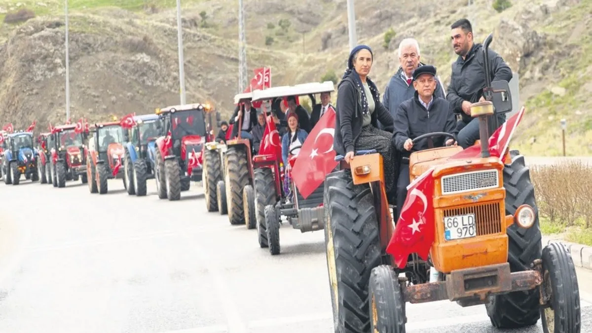 Özgür Özel’in şovuna, çiftçilerden tokat gibi yanıt! “Mitingdeki traktörler, devletin çiftçiye sağladığı desteklerin göstergesi”