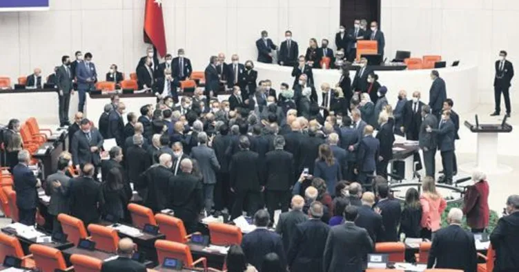 Meclis’te yumruklu kavga