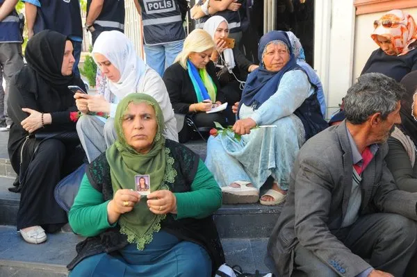 HDP önünde eylem yapan aile sayısı 7. günde 17’ye yükseldi