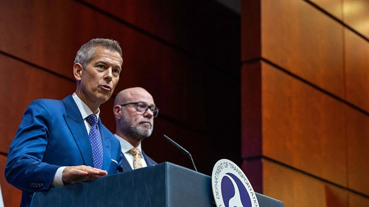 ABD Ulaştırma Bakanı duyurmuştu: 40 havalimanında kapasite yüzde 10 azalacak ABD Ulaştırma Bakanı duyurmuştu: 40 havalimanında kapasite yüzde 10 azalacak