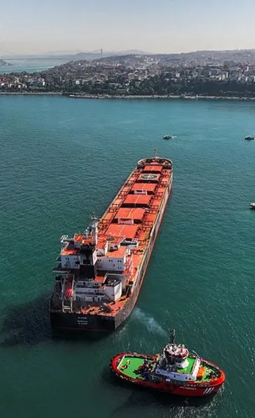 129 metre uzunluğundaki gemi karaya oturdu... İstanbul Boğazı’nda gemi trafiği askıya alındı