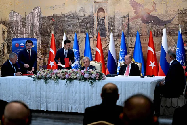 son-dakika-ibrahim-kalindan-tahil-koridoru-anlasmasi-aciklamasi-turk-diplomasisinin-basarisi-1658506189799.jpg Son dakika: İbrahim Kalın'dan Tahıl Koridoru Anlaşması açıklaması: 3 temel koridor belirlendi