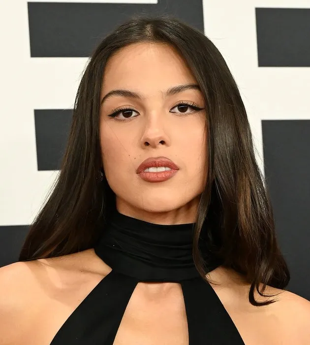 Gazze’deki insani krize kayıtsız kalmadı! Dünyaca ünlü şarkıcı Olivia Rodrigo’dan Filistin çıkışı! Korkunç ve kesinlikle kabul edilemez