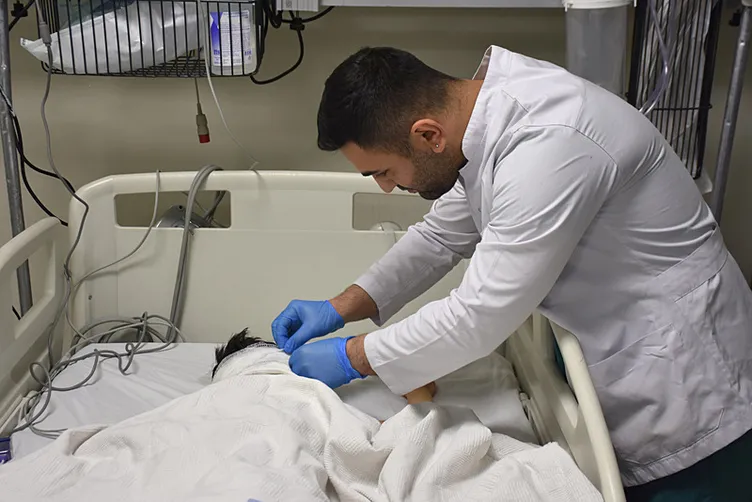 Adıyaman’da sokak köpeği dehşeti! 4.5 yaşındaki çocuk ağır yaralandı… Acılı anne gözyaşları ile anlattı: Alamadım köpeklerin ellerinden…