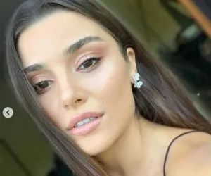 Hande Erçel rol aldığı giyim reklamından bakın kaç para kazandı! Kazancı dudak uçuklattı!