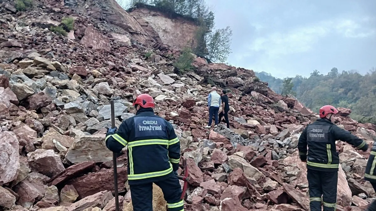 SON DAKİKA | Ordu'da taş ocağında göçük! 2 işçiye ulaşılmaya çalışılıyor SON DAKİKA | Ordu'da taş ocağında göçük! 2 işçiye ulaşılmaya çalışılıyor