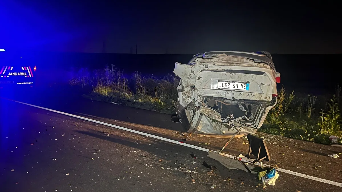 Tekirdağ’da kontroldan çıkan araç takla attı: Anne ve çocuğu hafif yaralandı! Tekirdağ’da kontroldan çıkan araç takla attı: Anne ve çocuğu hafif yaralandı!