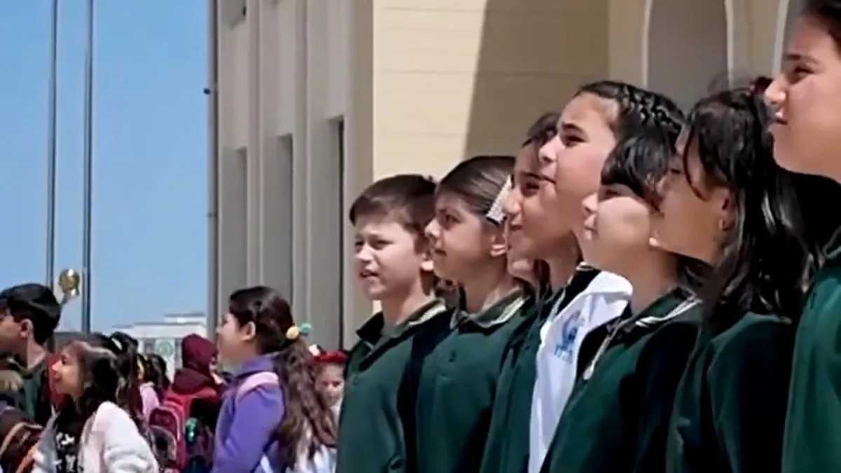 Deprem sonrası ilk 23 Nisan kutlaması! Bakan Kurum öğrencilerin heyecanını paylaştı Deprem sonrası ilk 23 Nisan kutlaması! Bakan Kurum öğrencilerin heyecanını paylaştı