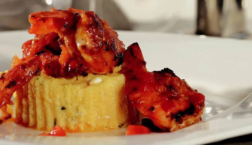 Polenta Eşliğinde Baharatlı Karides