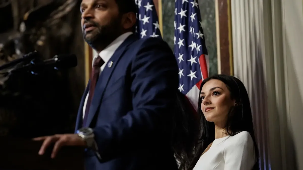 FBI başkanından tartışmalı önlem: Kız arkadaşını korumak için SWAT ekibi görevlendirdi