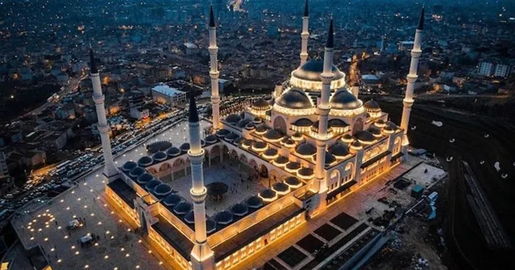 İstanbul’da tüm camilerde sela okundu