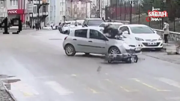 Bolu’da motosikletin otomobile çarpma anı güvenlik kamerasında | Video