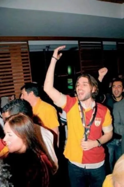 &#220;nl&#252;ler hangi takımı tutuyor?