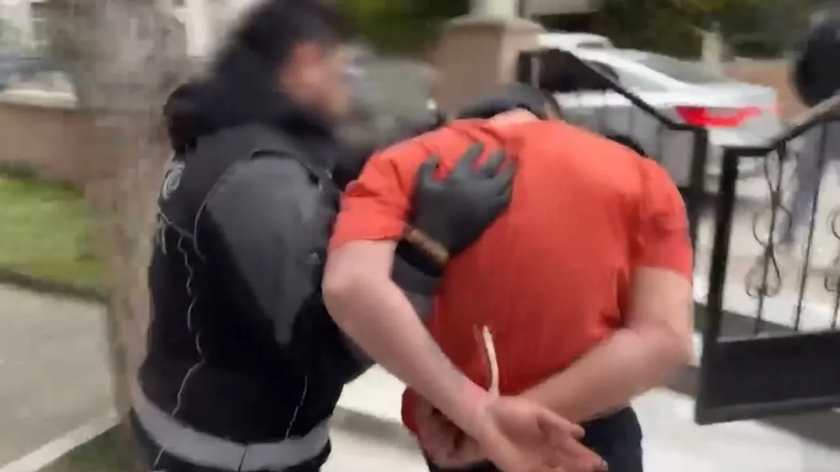 İstanbul’da uyuşturucu satıcılarına baskın: 62 kilo Skunk ele geçirdiler İstanbul’da uyuşturucu satıcılarına baskın: 62 kilo Skunk ele geçirdiler