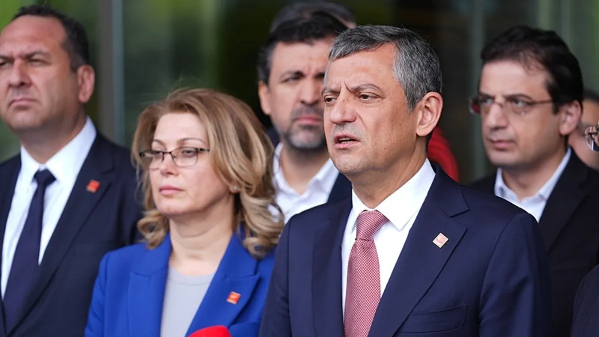 Özgür Özel yine Batı'ya dert yandı! Son durağı Fransa oldu, Avrupa'ya çağrı yaptı: Destekler yetersiz...