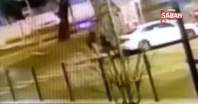 Fatih’te dehşet anları kamerada! Yolda yürüyen şahıs bıçakla gasp edildi | Video