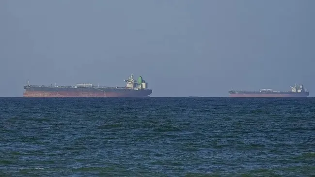 ABD'den İran'a yeni saldırı! Tahran duyurdu: Hark Adası çevresinde patlama sesleri