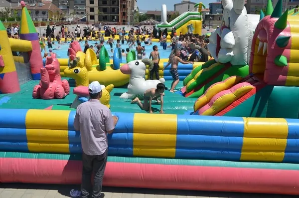 musta-cocuklar-icin-acilan-aqua-park-dolup-tasti-1689602581079.jpg