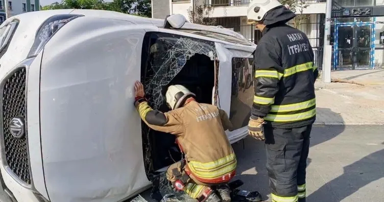 2 otomobil kavşakta çarpıştı: 2 yaralı