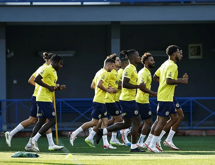 Son dakika Fenerbahçe transfer haberi: Kanarya'da şok ayrılık! İsmail Kartal 3 ismin biletini kesti...