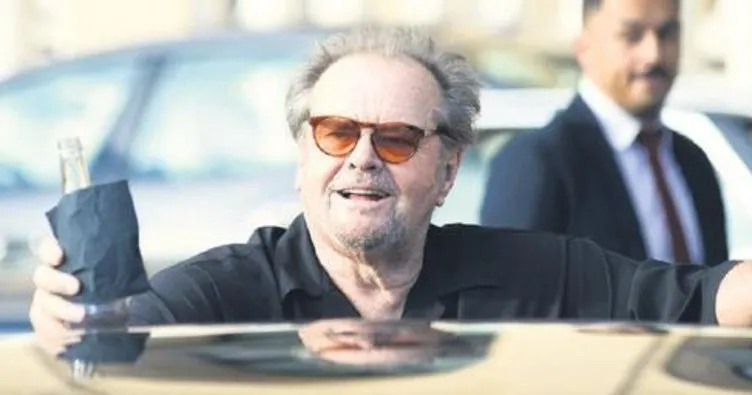 Jack Nicholson kendini eve kapattı